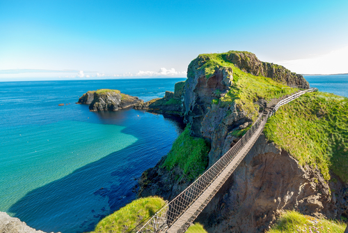For stunning scenery, head to Belfast's Irish Sea coastline! The stunning rope bridge offers a popular location to propose to your loved one.